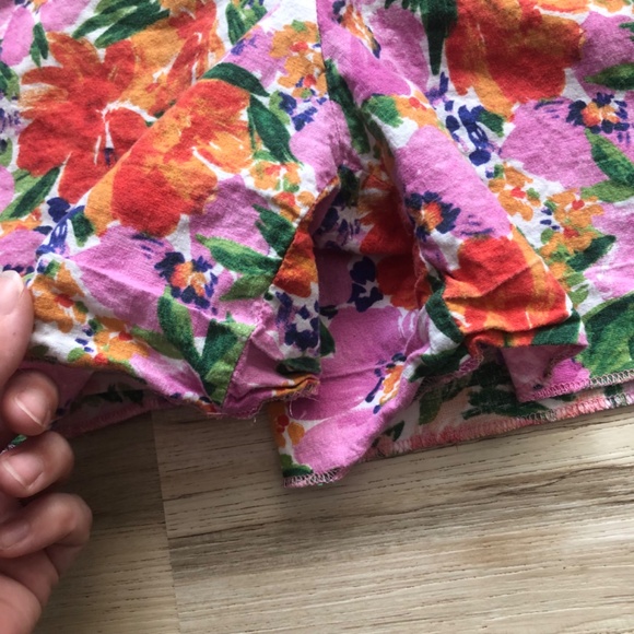 Zara Bold Floral Shorts 52% Linen - Picture 3 of 9